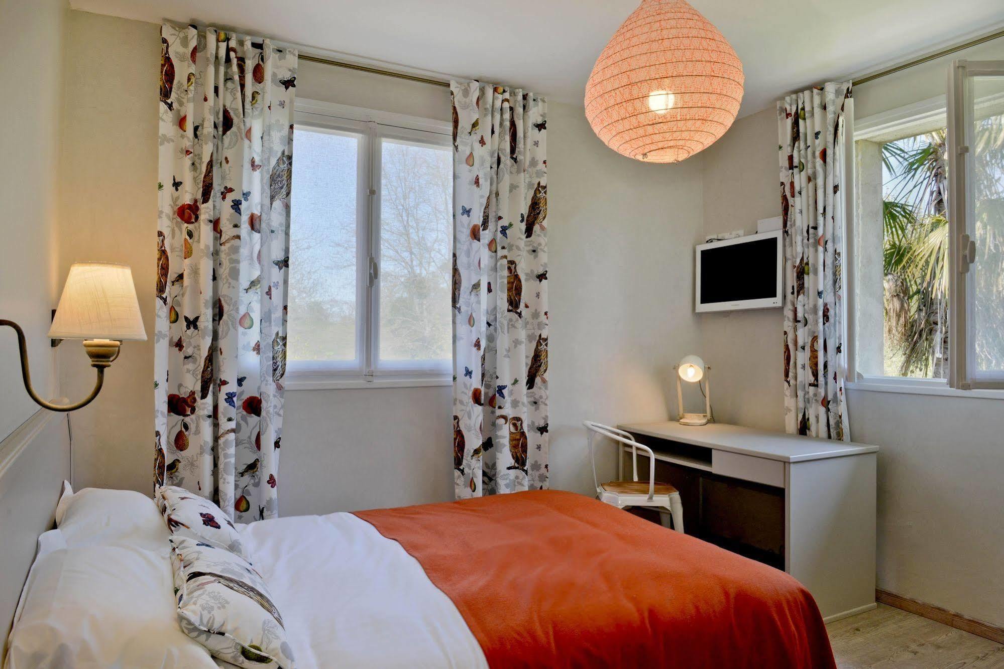 Hotel Les Bains De Secours Sevignacq-Meyracq ภายนอก รูปภาพ